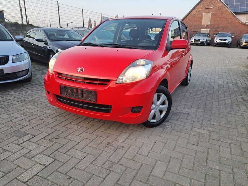 Rot Gebraucht 2009 Daihatsu Sirion Kleinwagen | 1.990 € (Fairer Preis) - Bild 1/4