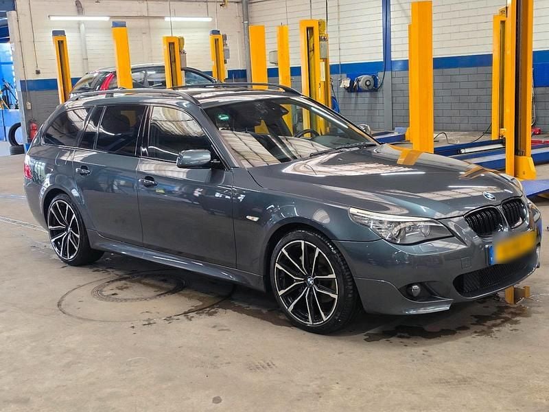 Gebraucht BMW 530 272 PS (200 kW) 2007 Grau Kombi