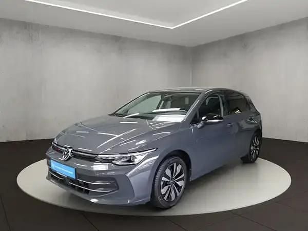 Delfingrau metallic Gebraucht 2024 VW Golf VIII Life Limousine | 23.800 € (Guter Preis) - Bild 1/4