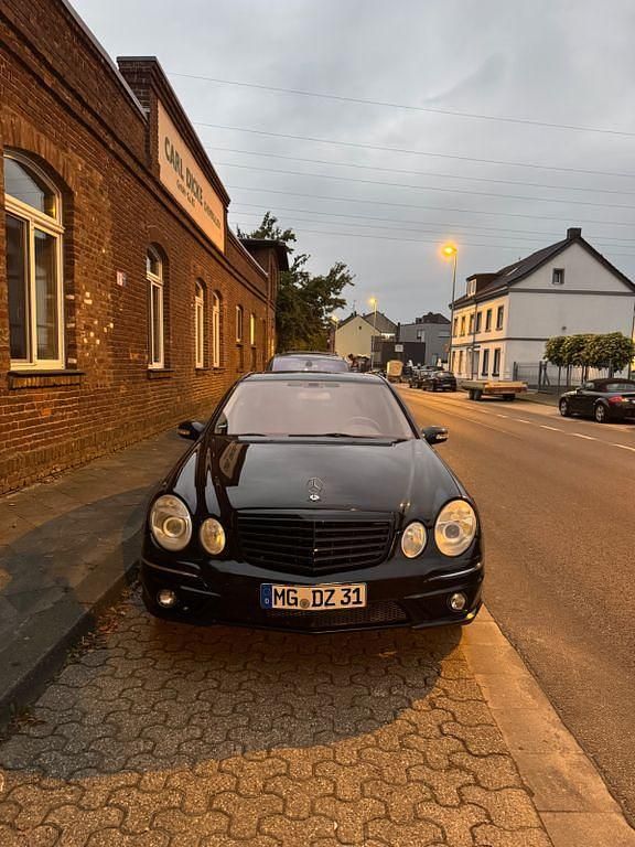 Schwarz Gebraucht 2002 Mercedes E500 Elegance Limousine | 6.499 € (Guter Preis) - Bild 1/4