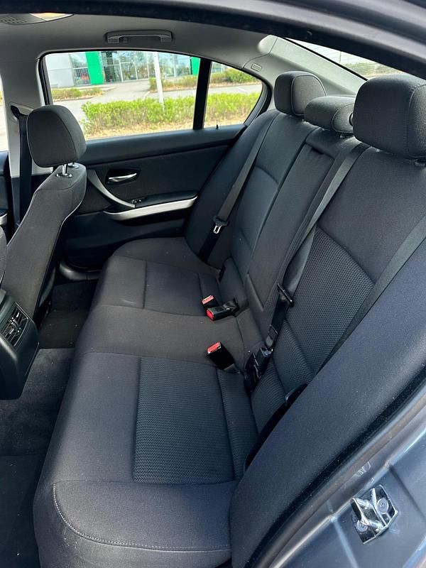 Silber Gebraucht 2008 BMW 318 Limousine | 3.000 € - Bild 1/4