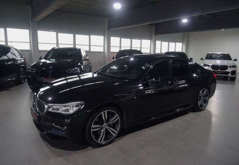 Black sapphire metallic Gebraucht 2017 BMW 730 M Sport Limousine | 37.900 € (Guter Preis) - Bild 1/4