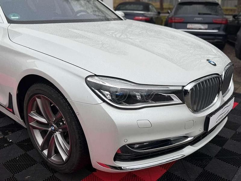 Gebraucht BMW 760 609 PS (447 kW) 2018 Mineralweiss metallic Limousine