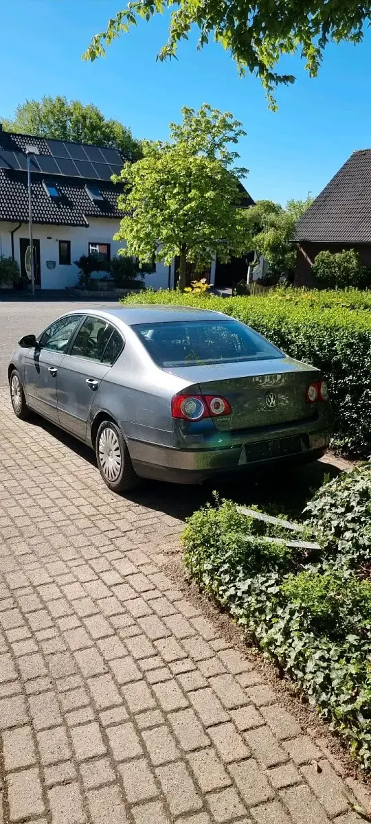 Gebraucht VW Passat 115 PS (84 kW) 2005 Grau Limousine