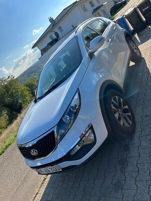 Weiß Gebraucht 2014 Kia Sportage Vision SUV | 10.200 € (Fairer Preis) - Bild 1/4