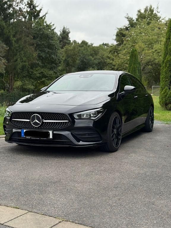 Schwarz Gebraucht 2021 Mercedes CLA250 Shooting Brake AMG line Kombi | 29.990 € (Fairer Preis) - Bild 1/4