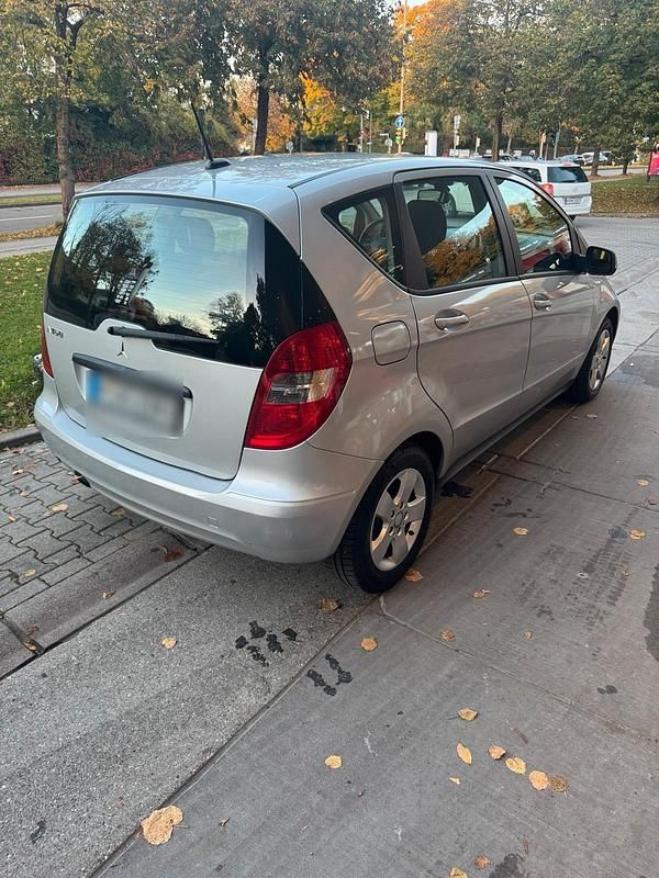 Gebraucht Mercedes A160 95 PS (69 kW) 2011 Silber Kleinwagen