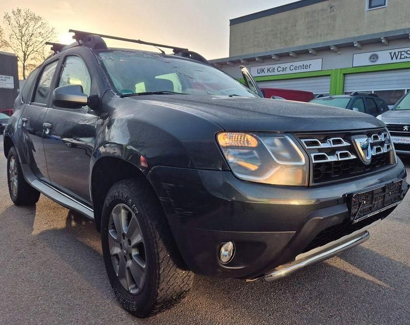 Gebraucht Dacia Duster Celebration 105 PS (77 kW) 2015 Grau SUV