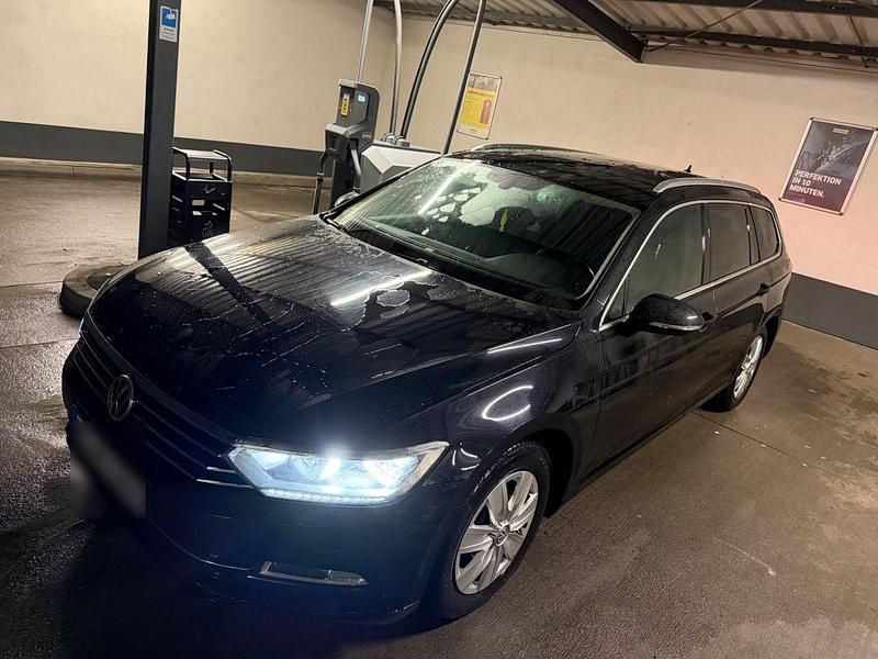 Gebraucht VW Passat Highline 150 PS (110 kW) 2018 Schwarz Kombi