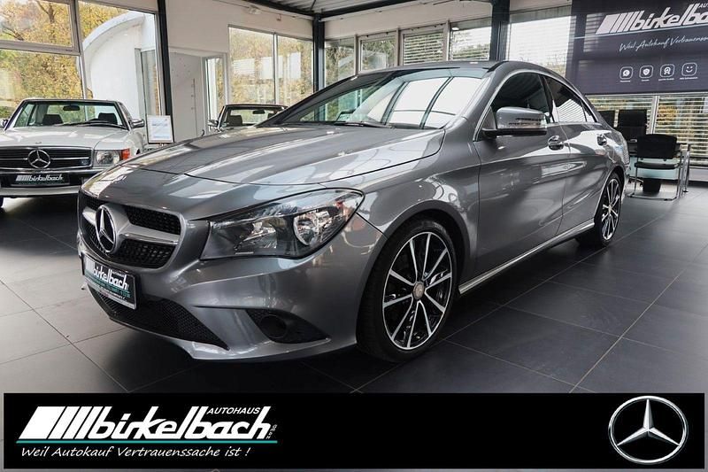 Grau Gebraucht 2014 Mercedes CLA200 Urban Coupé | 15.900 € (Fairer Preis) - Bild 1/4