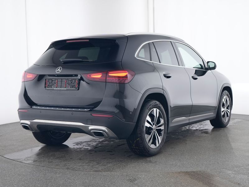 Gebraucht Mercedes GLA180 Progressive 136 PS (100 kW) 2023 Kosmosschwarz metallic SUV