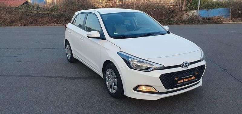 Gebraucht Hyundai i20 Classic 75 PS (55 kW) 2016 Weiß Limousine