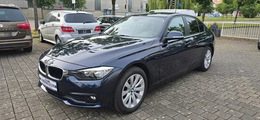 Gebraucht BMW 320 190 PS (139 kW) 2015 Blau Limousine