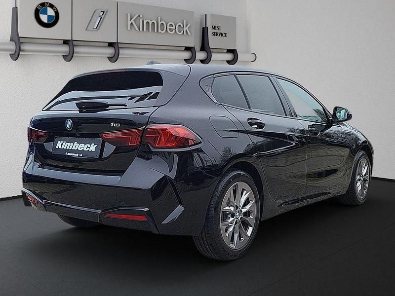 Neu BMW 116 122 PS (89 kW) 2025 Schwarz uni Kleinwagen