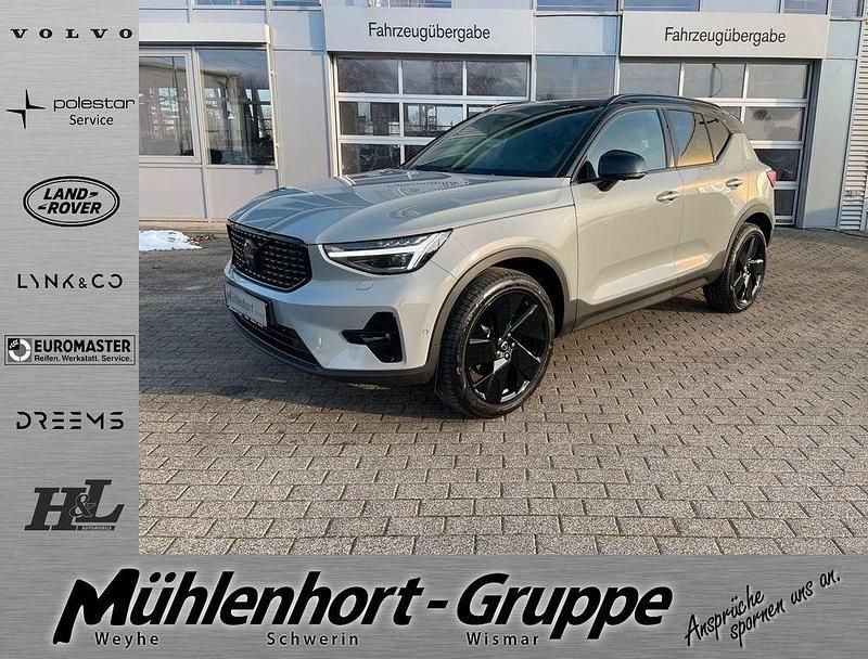 Neu Volvo XC40 Plus 163 PS (119 kW) 2026 Grau SUV