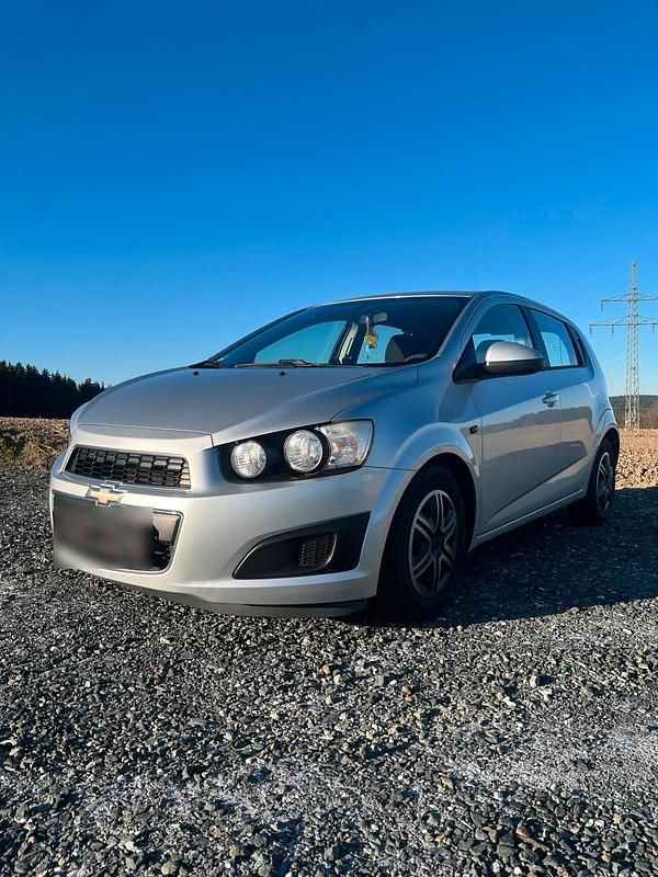 Gebraucht Chevrolet Aveo LT 101 PS (74 kW) 2011 Silber Kleinwagen