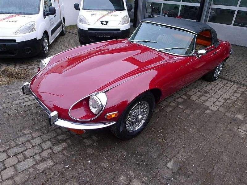 Second-hand Jaguar E-Type 268 CP (197 kW) 1971 Roșu Cabrio