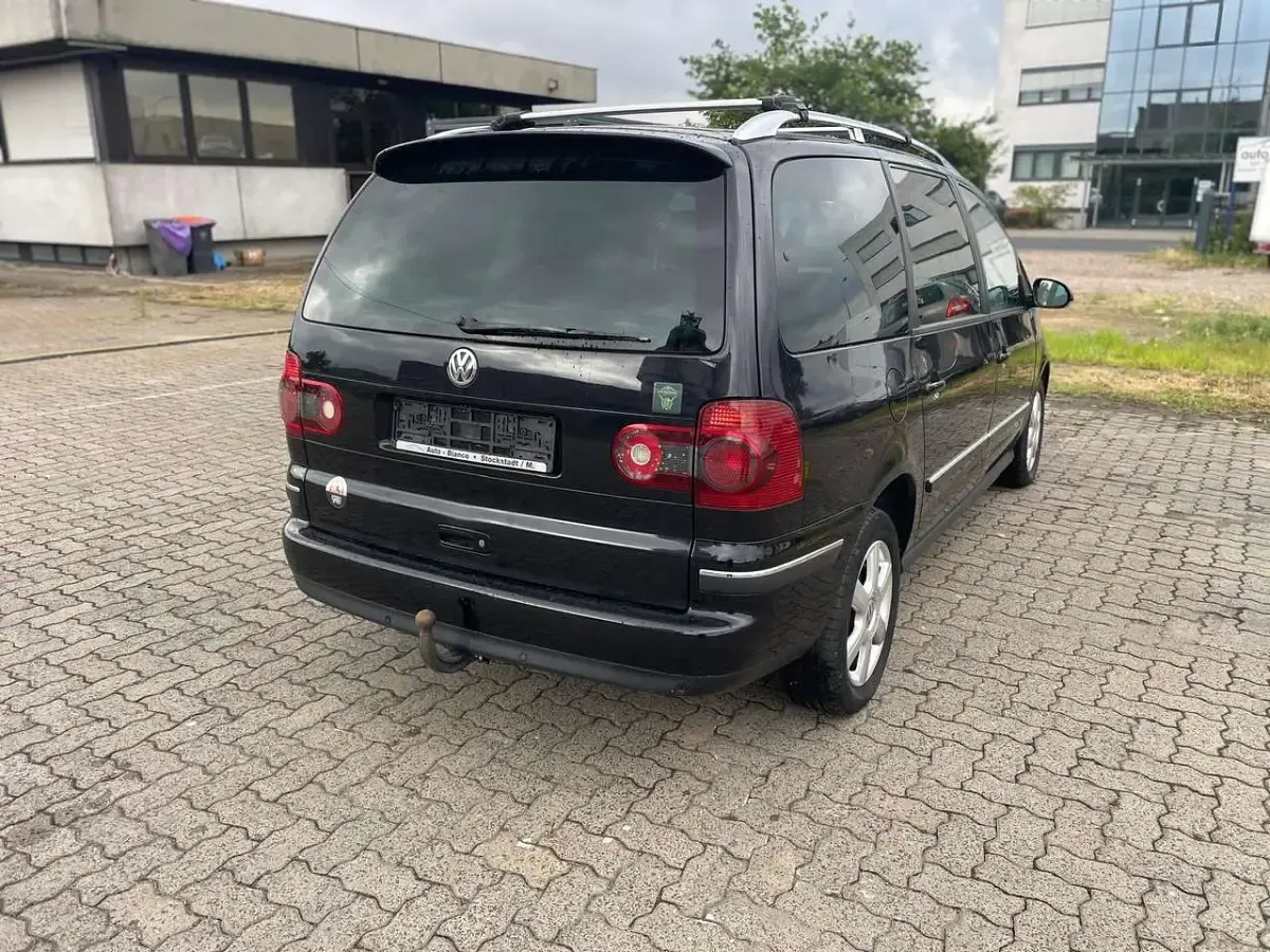 Gebraucht VW Sharan 140 PS (102 kW) 2009 Deep black pearl Van / Kleinbus
