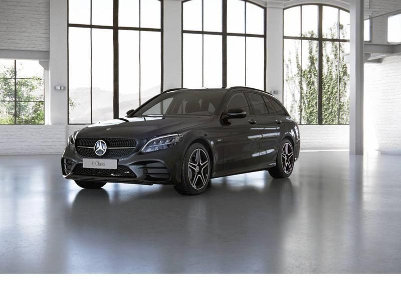 Grau Gebraucht 2021 Mercedes C220 AMG Limousine | 32.899 € (Fairer Preis) - Bild 1/4