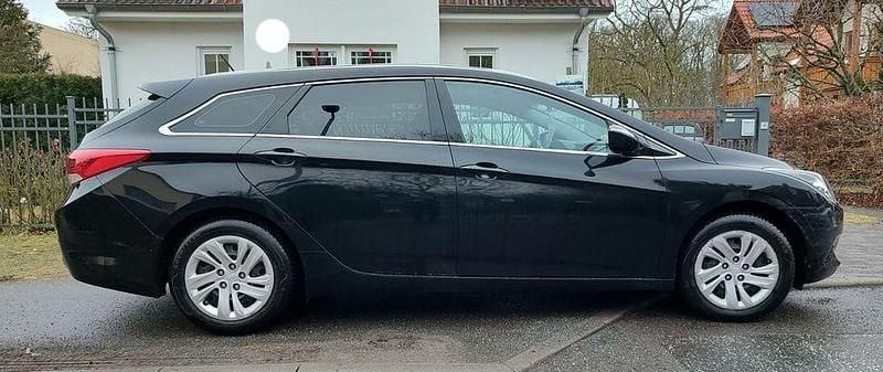 Gebraucht Hyundai i40 Comfort 116 PS (85 kW) 2015 Schwarz Kombi