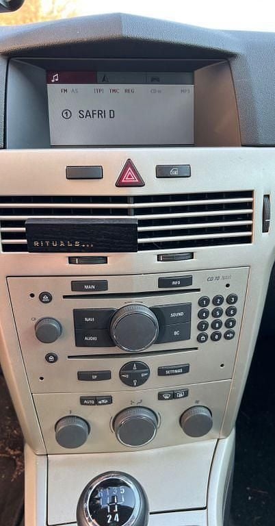 Gebraucht Opel Astra Edition 116 PS (85 kW) 2008 Schwarz Limousine