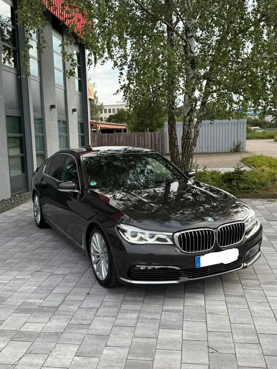 Gebraucht BMW 730 265 PS (194 kW) 2017 Grün Limousine
