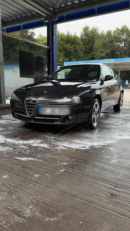 Grau Gebraucht 2007 Alfa Romeo 147 Kleinwagen | 4.000 € - Bild 1/4