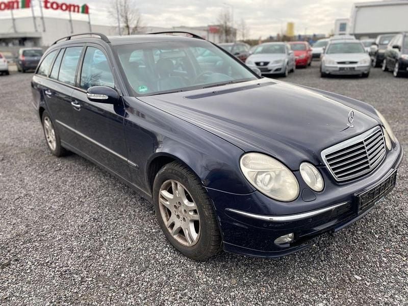 Gebraucht Mercedes E320 Avantgarde 204 PS (150 kW) 2003 Blau Limousine