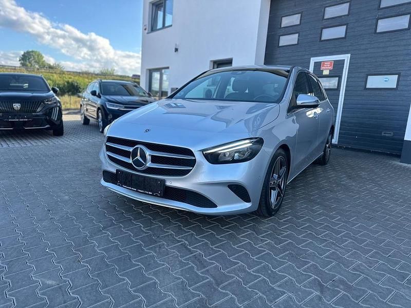 Silber Gebraucht 2021 Mercedes B200 Van / Kleinbus | 21.800 € (Guter Preis) - Bild 1/4