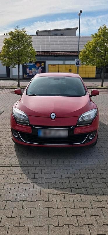 Second-hand Renault Mégane 101 CP (74 kW) 2012 Roșu Berlinǎ