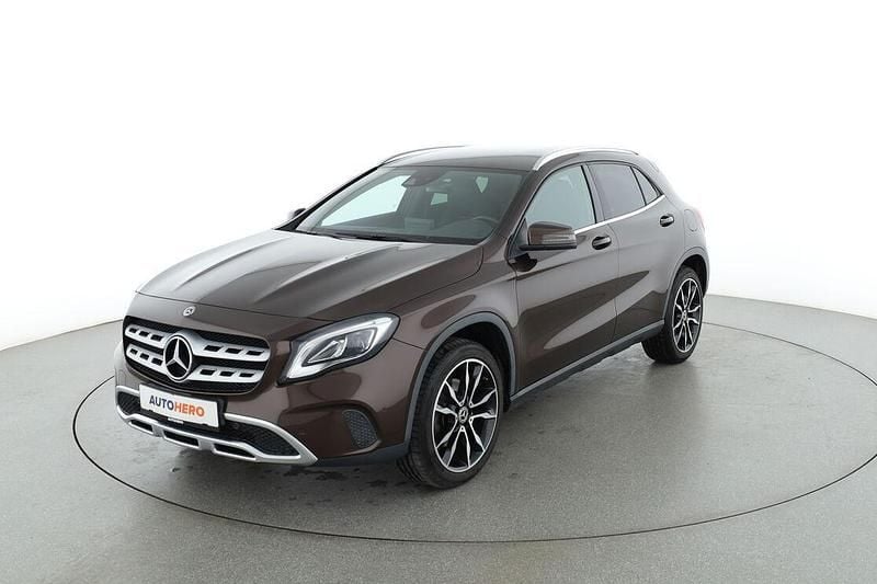 Braun Gebraucht 2017 Mercedes GLA250 Urban SUV | 22.790 € (Fairer Preis) - Bild 1/3