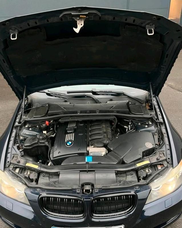 Gebraucht BMW 325 218 PS (160 kW) 2009 Blau Limousine