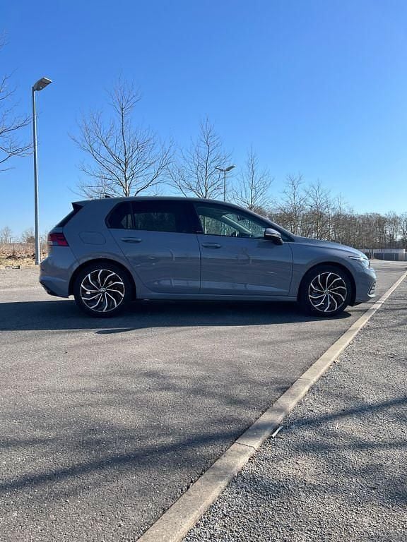 Gebraucht VW Golf VIII Active 150 PS (110 kW) 2022 Grau Limousine