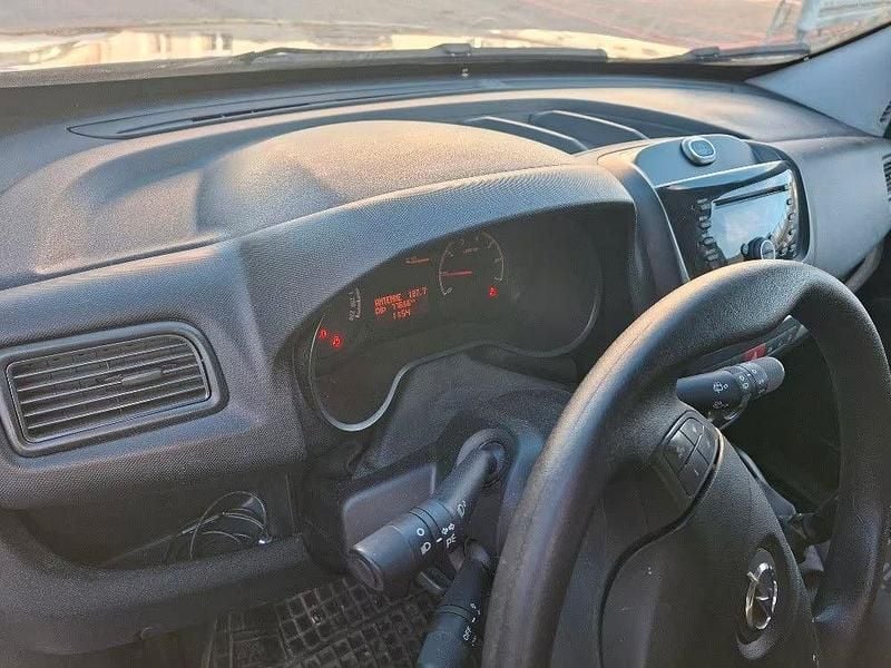 Blau Gebraucht 2015 Opel Combo Edition Van / Kleinbus | 6.300 € (Guter Preis) - Bild 1/4