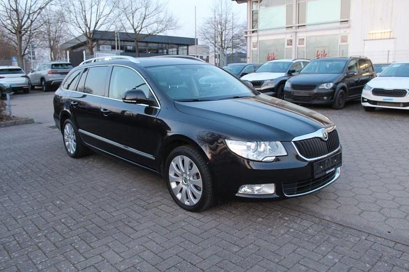 Gebraucht Skoda Superb Elegance 170 PS (125 kW) 2012 Schwarz Kombi