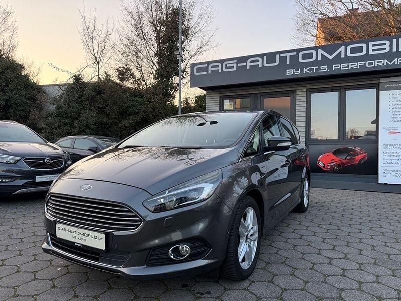 Gebraucht Ford S-MAX Titanium 241 PS (177 kW) 2017 Grau Van / Kleinbus