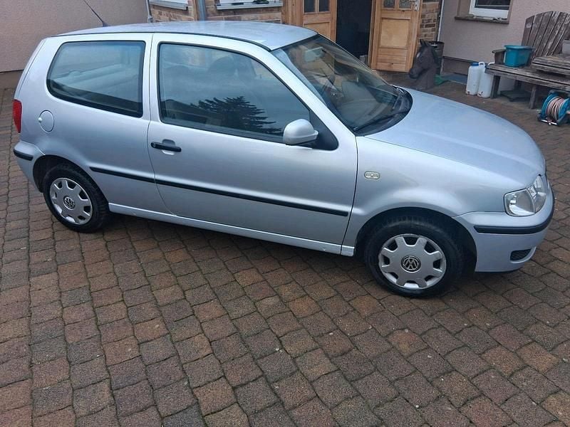 Second-hand VW Polo 50 CP (36 kW) 2000 Gri Hatchback