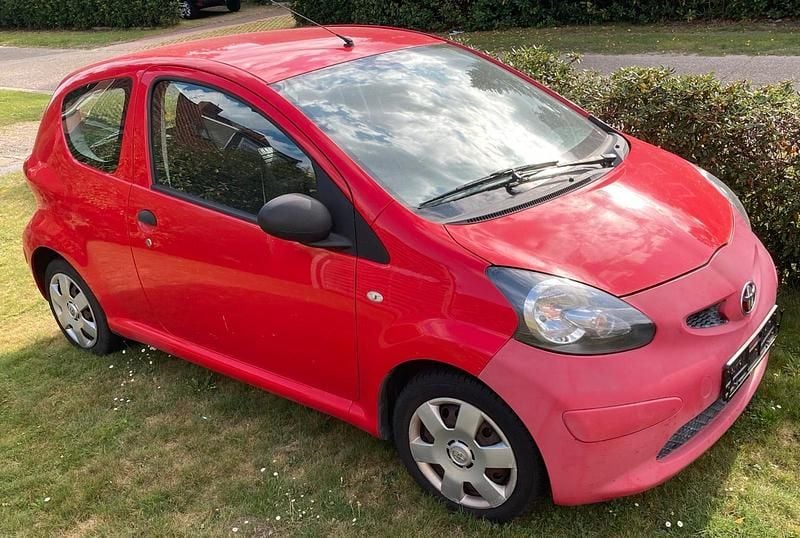 Rot Gebraucht 2005 Toyota Aygo Kleinwagen | 1.200 € (Guter Preis) - Bild 1/4