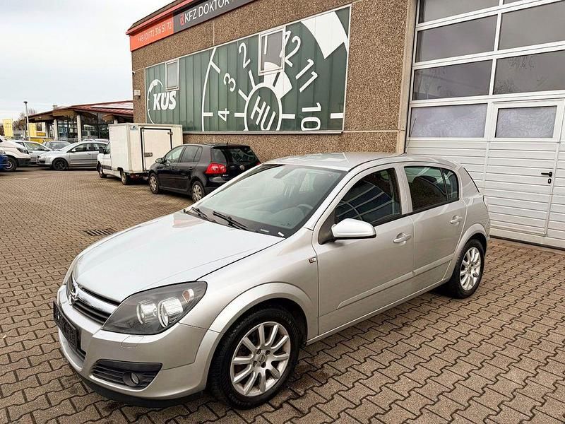 Gebraucht Opel Astra Edition 105 PS (77 kW) 2005 Silber Limousine