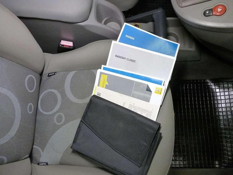 Second-hand Renault Kangoo Expression 106 CP (77 kW) 2012 Gri Monovolum