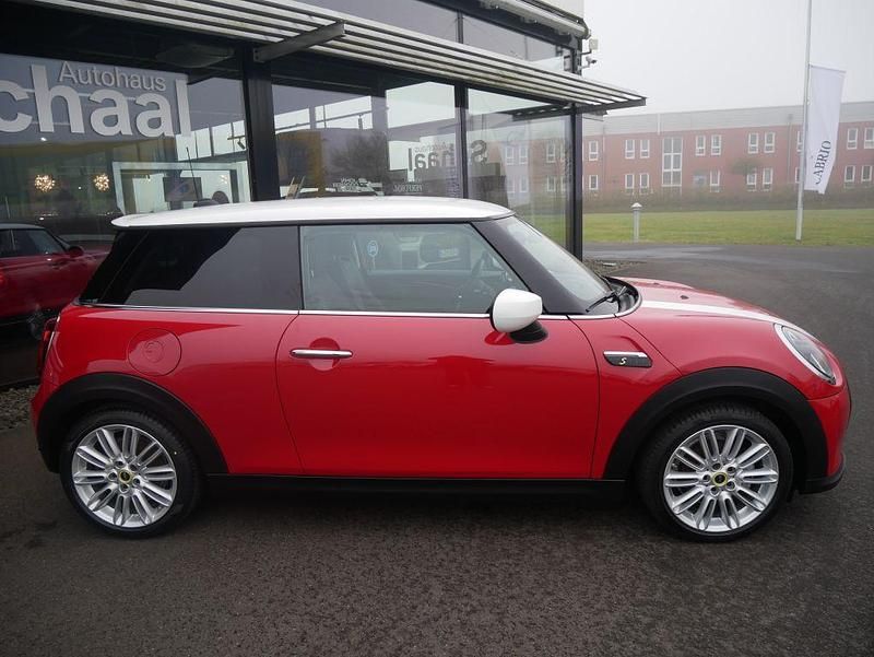 Gebraucht Mini Cooper SE Hatch 135 kW (184 PS) 2022 Rot Kleinwagen