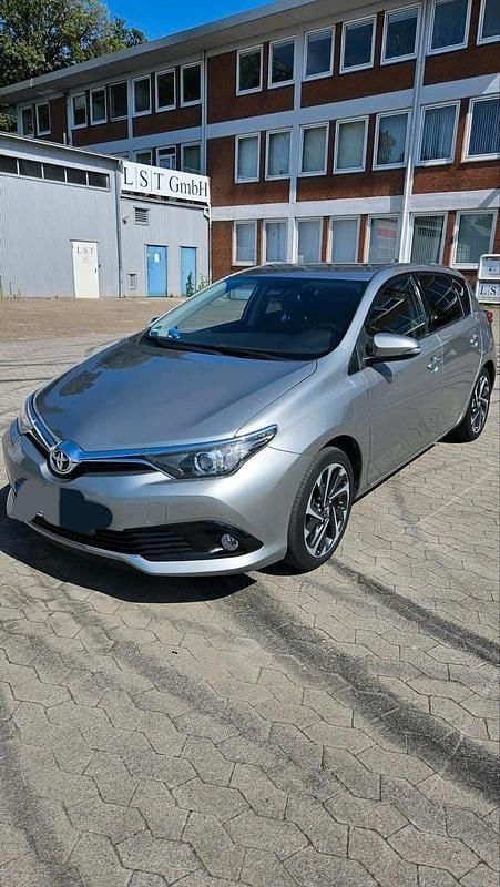 Grau Gebraucht 2015 Toyota Auris Kleinwagen | 10.100 € (Fairer Preis) - Bild 1/4