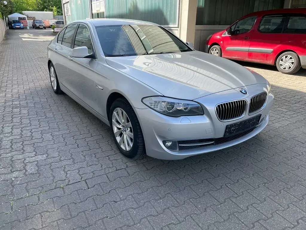Second-hand BMW 525 204 CP (150 kW) 2011 Argintiu Berlinǎ