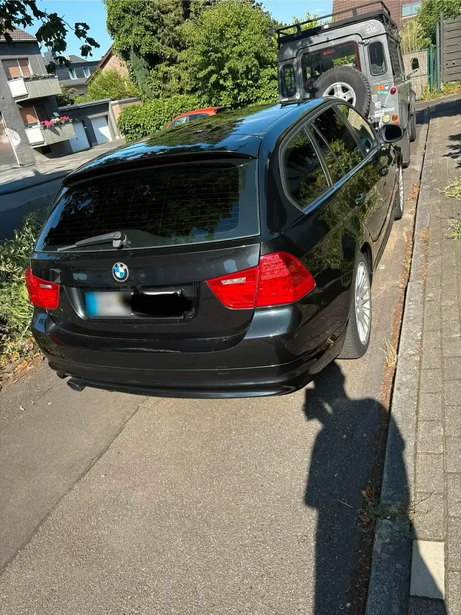 Gebraucht BMW 320 170 PS (125 kW) 2011 Schwarz Kombi