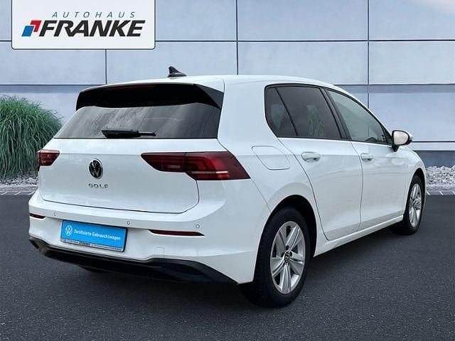 Gebraucht VW Golf VIII Life 150 PS (110 kW) 2024 Pure white Limousine