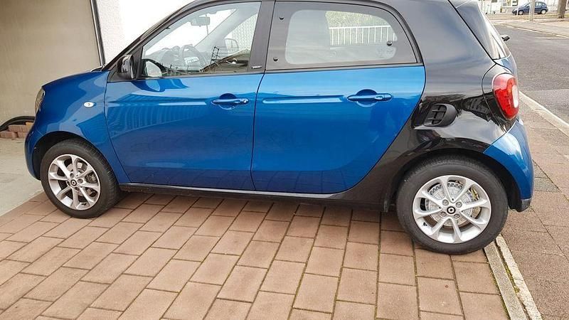 Blau Gebraucht 2016 Smart ForFour Passion Kleinwagen | 8.500 € (Fairer Preis) - Bild 1/4