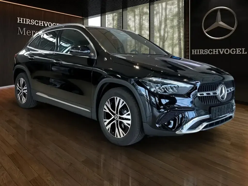 Gebraucht Mercedes GLA200 Progressive 163 PS (119 kW) 2025 Nachtschwarz SUV