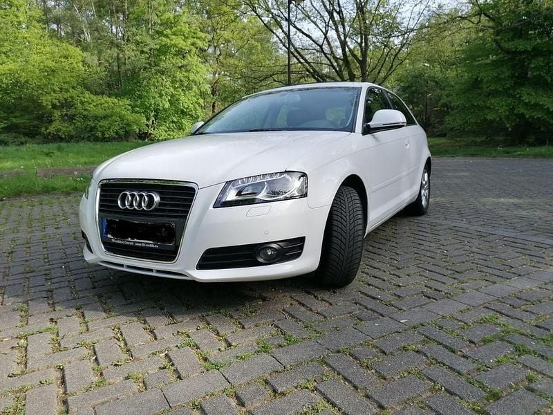 Weiß Gebraucht 2009 Audi A3 Ambiente Limousine | 7.450 € (Fairer Preis) - Bild 1/4