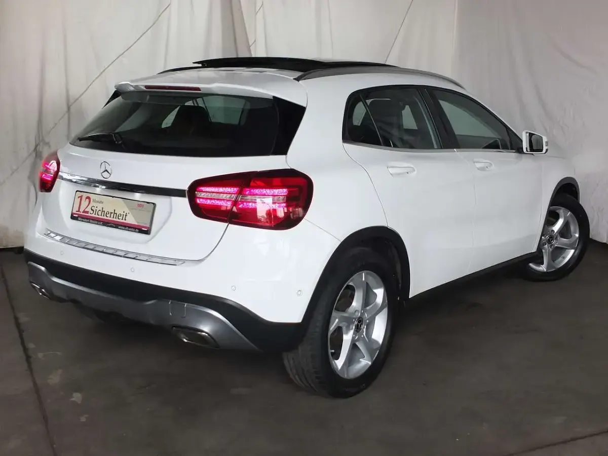 Gebraucht Mercedes GLA180 122 PS (89 kW) 2018 Weiß SUV