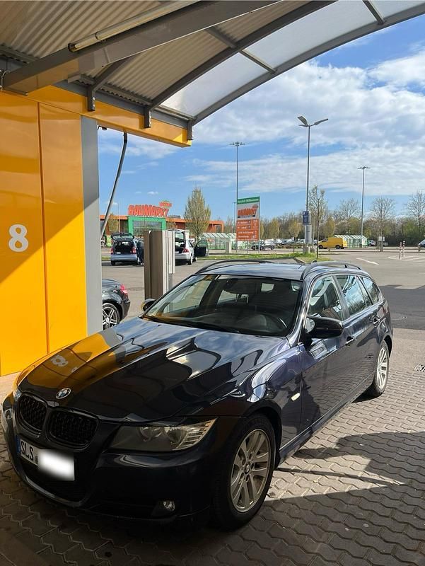 Gebraucht BMW 320 164 PS (120 kW) 2009 Blau Kombi